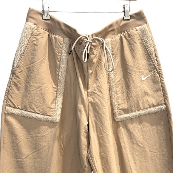 NIKE Essential Faux Fur Trim Woven Pants Sanddrift Size XXL NEW - Picture 6 of 10